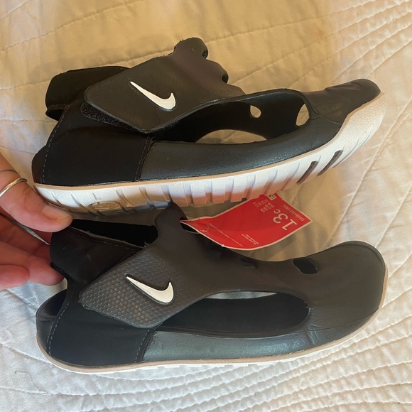 Nike Sunray Protect 3 Black and White Sandals size 13c - Picture 1 of 4